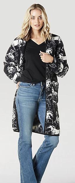 WOMEN'S WRANGLER OVERSIZED POCKET SHERPA HORSE DUSTER CARDIGAN IN BLACK | 112335624