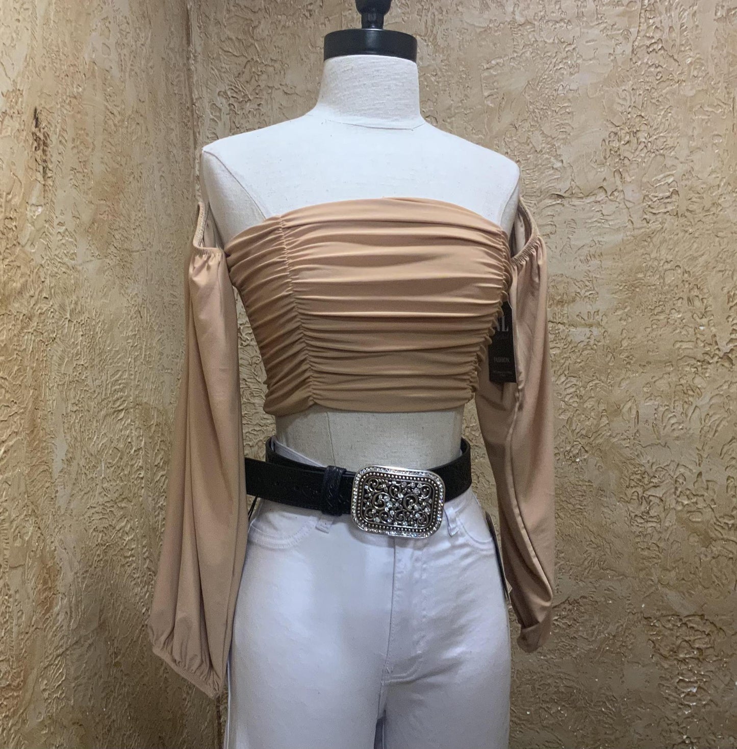 Leli top nude