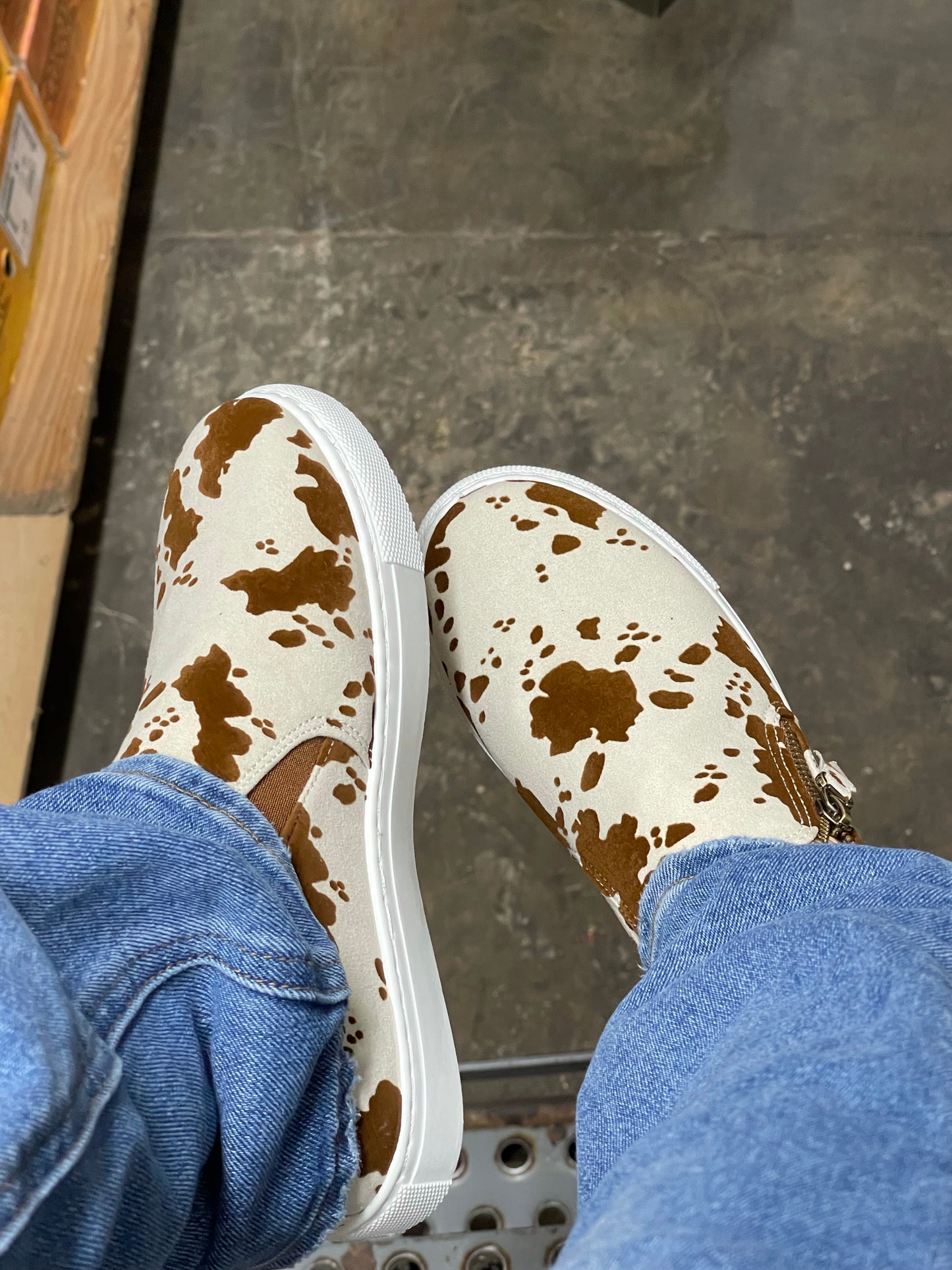 COWPRINT SHOES (Zipper)